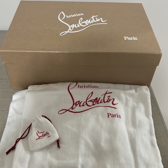 Christian Louboutin
Espaboat Spiked Red Sole Slip-On Espadrilles - Picture 14 of 14